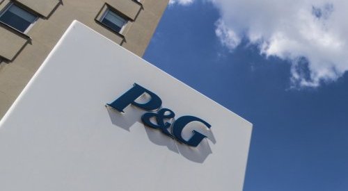 Procter and Gamble abaisse ses prévisions alors que les ventes se tassent