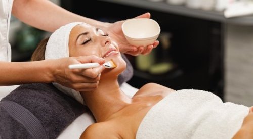 Dermocosmétiques professionnels : derrière le boom, le risque de désinformation