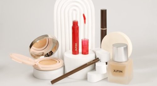 Jotim's Amber Lip Gloss redefines long-wear with new film forming technology