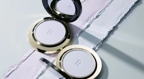 Suqqu crée un compact makeup avec la résine recyclable Cristal One d'Eastman